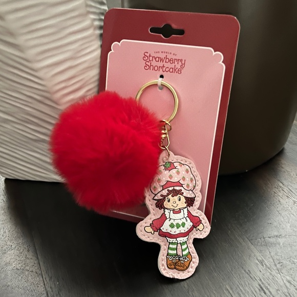 STRAWBERRY SHORTCAKE Keychain Charm NWT - Picture 5 of 5